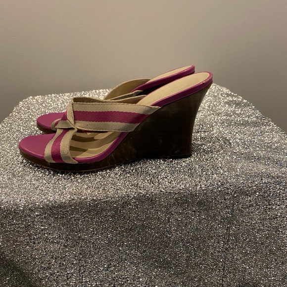Purple and tan Gucci wedges